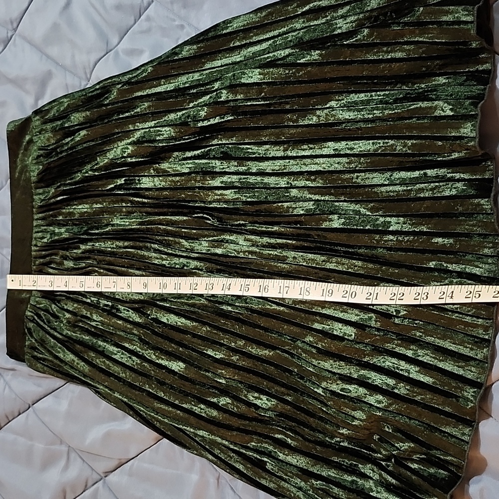NWT Zara pleated velvet skirt Medium - Picture 12 of 13